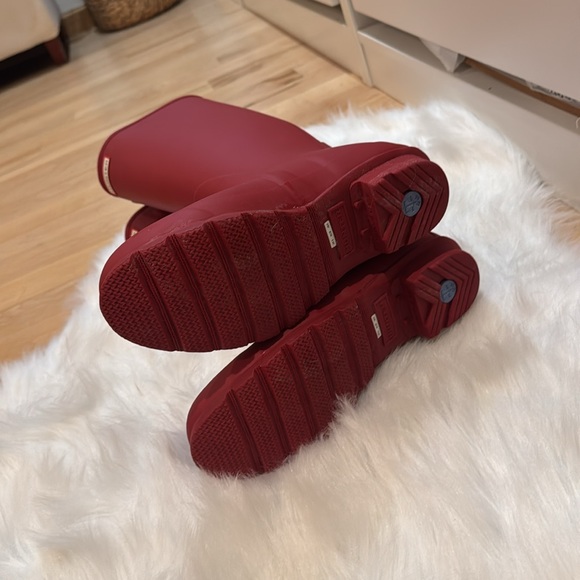 Hunter Women's Red Rain Boots - Picture 8 of 8